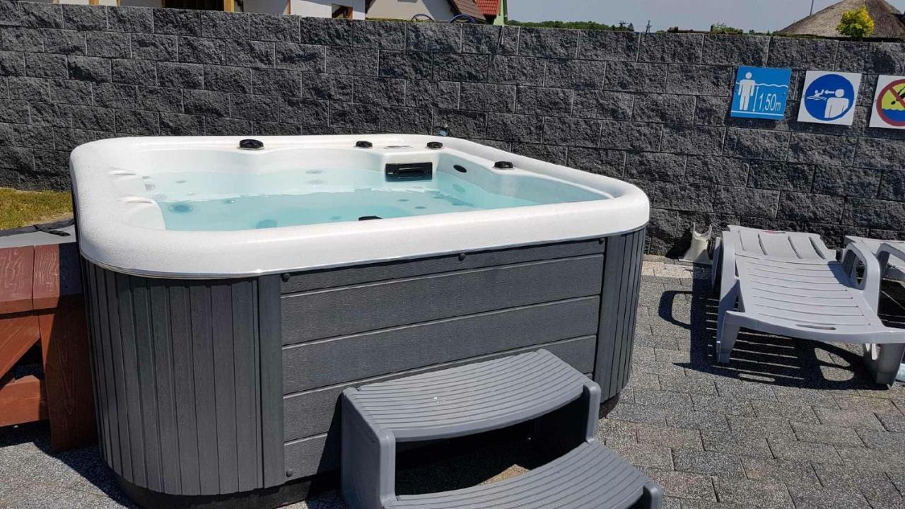 Apartamenty Maja -Pokoje - Domy Wakacyjne -Basen Podgrzewany -Jacuzzi - Sauna Leba Exterior photo